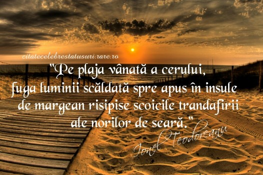 Pe plaja cu soarele la apus